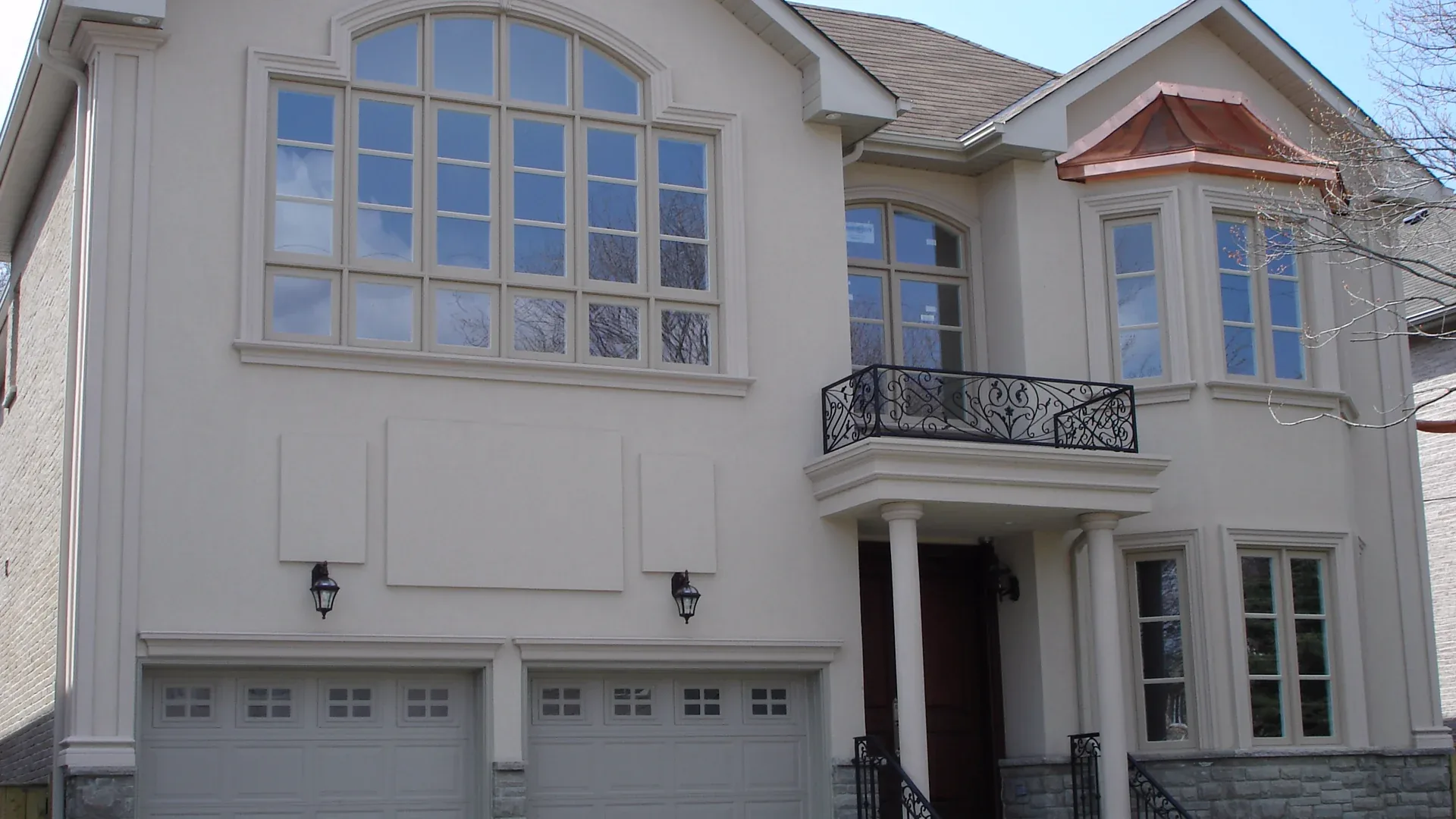 Detailed exterior moulding around the windows and roofline of a residence